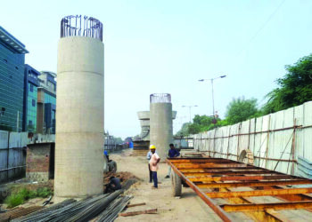 ફ્લાયઓવર હવામાં જ લટક્યો, મુદત પૂરી થવા છતાં ૫૦% કામ બાકી