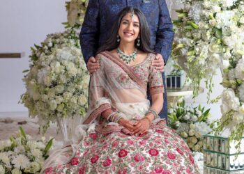 મુકેશ અંબાણીના નાના દીકરા અનંત અને રાધિકાની રોકા સેરેમનીનો પહેલો ફોટો થયો વાયરલ