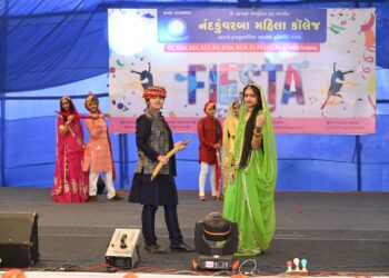 વિવિધતામાં એકતા :  ફેશન શોમાં વિવિધ પ્રદેશોના પહેરવેશ રજૂ