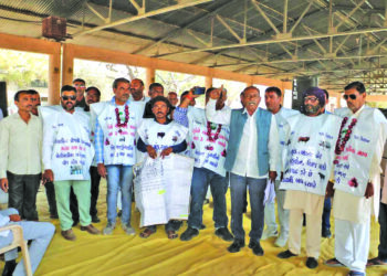 માર્કેટીંગ યાર્ડમાં ખેડૂત આક્રોશ સંમેલન, પાંખી હાજરી