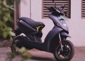 પ્રેમમાં પાગલ પ્રેમીએ યુવતીની બાઇકમાં લગાવ્યું GPS