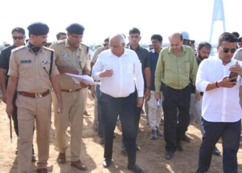 બેટ દ્વારકા વિસ્તારોમાં ડીમોલેશન સાઈટનું નિરીક્ષણ કરતા મુખ્યમંત્રી અને ગૃહમંત્રી