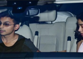 Janhvi Kapoor With Boyfriend: બોયફ્રેન્ડ સાથે વેકેશન પર ગઈ જાહ્નવી કપૂર! એરપોર્ટ પર થયા સ્પોર્ટ….