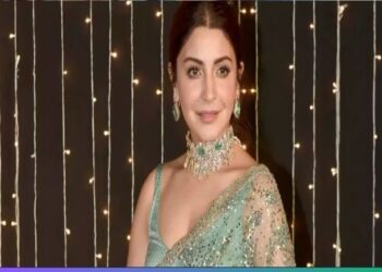 અનુષ્કા શર્માનો આવો બોલ્ડ અવતાર ક્યારેય નહિ જોયો હોય! બંને તરફથી ડ્રેસમાં આટલો મોટો કટ, લોકો ચોંકી ગયા!