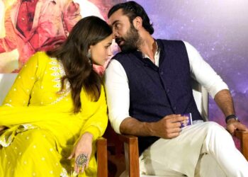 Ranbir Kapoor: રણબીરની માતાએ સ્ટારની જૂની ગર્લફ્રેન્ડને આપ્યો મેસેજ, જો તે તમને 7 વર્ષ સુધી ડેટ કરે તો…