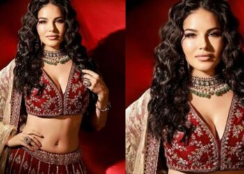 ડીપ નેક ચોલી પહેરીને સની લિયોને ચાહકોને દિવાના કર્યા, તસવીરો જોઈને લોકોએ કરી આવી કમેન્ટ…