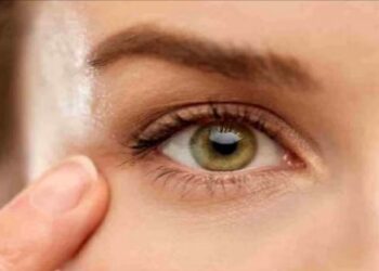 Eye Care Tips: તમારી બેદરકારીથી આંખો નબળી પડી શકે છે! આજે જ આ આદતો બદલો