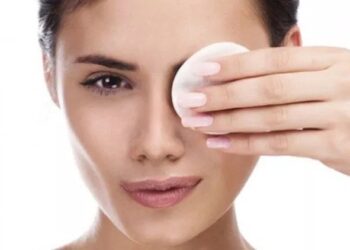 ગુલાબજળની મદદથી ઘરે જ બનાવો મેકઅપ રિમૂવર વાઇપ્સ, તમારે પૈસા ખર્ચવા નહીં પડે