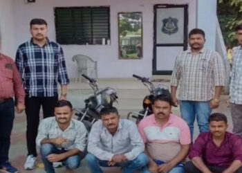 કામ ધંધો ન હોવાથી ચાર મિત્રોએ બનાવ્યો સોલિડ પ્લાન