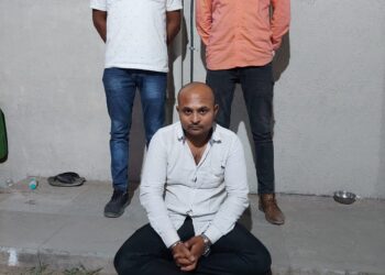 ડબગરવાળી શેરીમાં આવેલ મહાદેવ ટ્રેડર્સમાંથી સટ્ટાનો કારોબાર ઝડપાયો