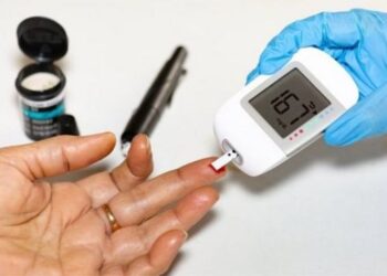 ડાયાબિટીસને કન્ટ્રોલ કરવા માગો છો? આજથી જ શરૂ કરો આ ફળના પાંદડાનું સેવન, શરીરને મળશે જબરદસ્ત લાભ