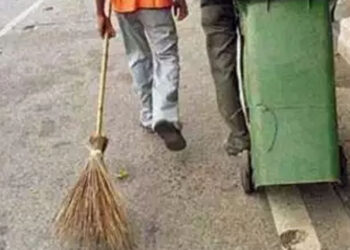 સફાઇ કર્મીની નોકરી માટે FY‌ બી.કોમ ભણેલા યુવકે 7 પાસ બતાવતાં ધરપકડ