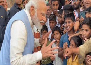 PM મોદીએ બાળકો સાથે વિતાવી હળવી પળો