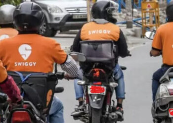 Swiggy: ફૂડ ઓનલાઈન ઓર્ડર કરવું થયું મોંઘું, હવે આટલા રૂપિયાનો લાગી રહ્યો છે એક્સ્ટ્રા ચાર્જ