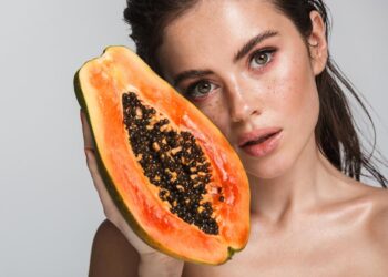 અભિનેત્રી જેવી નિખાલસ ત્વચા મેળવવા માંગો છો, ચહેરા પર લગાવો આ ફળ…