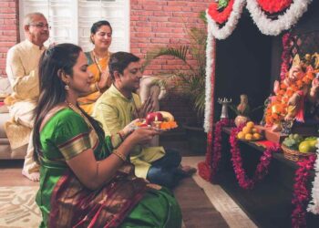 જાણો કઈ દિશામાં મુખ રાખીને પૂજા કરવી માનવામાં આવે છે વધુ શુભ? જાણી લો આ મહત્ત્વપૂર્ણ નિયમો