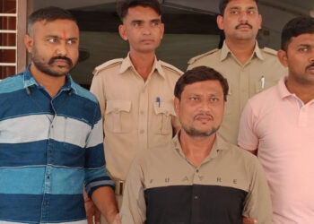 સટ્ટામાં દેવુ થતાં પતિએ પત્ની અને 2 વર્ષની પુત્રીને મિત્રોને વેચી નાંખી..!