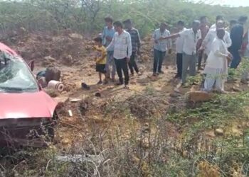 દ્વારકા-પોરબંદર હાઇવે પરકાર પલટી મારતા 2નાં મોત