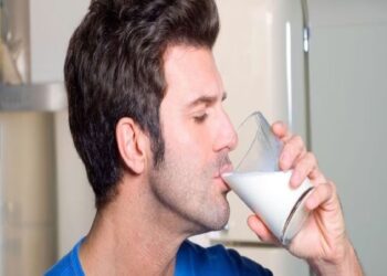 Hot Milk: આ વસ્તુને ગરમ દૂધમાં ભેળવીને પીવાથી સાંધાનો દુખાવો દૂર થશે, આરામની ઊંઘ આવશે