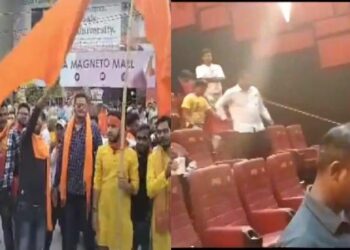 આદિપુરૂષ’ સામે અયોધ્યામાં વિરોધ: દર્શકોને બહાર કાઢી શો બંધ કરાયા