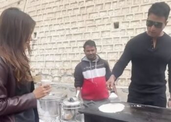 સોનુ સૂદે લગાવી ઢોસાની દુકાન! વીડિયો જોઈને લોકોએ આપ્યો 20-30 પ્લેટનો ઓર્ડર