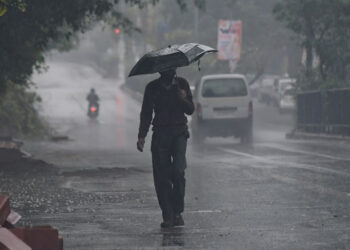 ચાર દિવસ સુધી અનેક જિલ્લાઓમાં વરસાદની આગાહી ગુજરાત પર વધુ એક વરસાદી સિસ્ટમ સક્રિય,