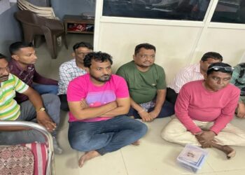 અમદાવાદના ગોમતીપુરમાં ભૂતપૂર્વ કોર્પોરેટર જુગારધામ ચલાવતા પકડાયા