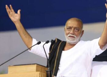 હનુમાનજીને પ્રણામ કરતા દર્શાવવા હીનધર્મ છે- મોરારીબાપુ