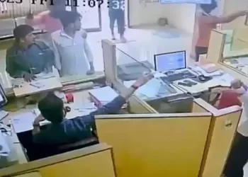 સુરતમાં ધોળા દિવસે બેંકમાં 13 લાખની લૂંટ