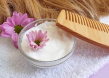 ફક્ત આ વસ્તુઓને દહીંમાં મિક્સ કરીને વાળમાં લગાવો, સ્પા કરતાં વધુ સારા મળશે પરિણામ