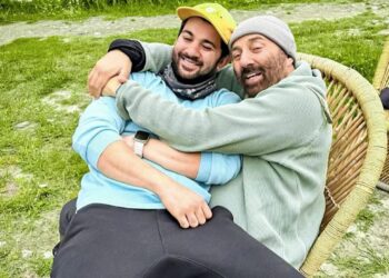 ‘તમારી મહેનત ચોક્કસ ફળશે’, ગદર 2ની રિલીઝ પર કરણે પિતા સની દેઓલને પાઠવી શુભેચ્છા