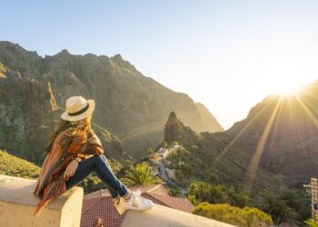 Travel Tips: સોલો ટ્રાવેલિંગ પર જતી મહિલાઓ રાખે આ બાબતોનું ધ્યાન, નહીં તો થઈ શકે છે સમસ્યા