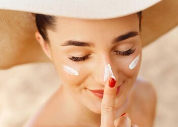 શું દરરોજ સનસ્ક્રીન લગાવવું જરૂરી છે? જાણો ચહેરા સિવાય અન્ય કયા ભાગો પર કરવો ઉપયોગ