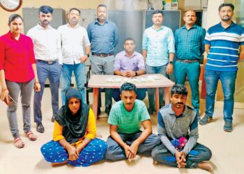 મંદિરના પૂજારી અને દરગાહના ખાદીમ બનીને ઠગાઇ  કરતા સાસુ-સસરા અને જમાઇની  ધરપકડ