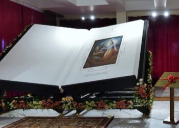 દુનિયાની સૌથી મોટી શ્રીમદ ભગવદગીતા 9 ફૂટની!