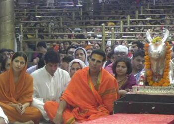 જન્મદિવસના ખાસ અવસર પર, અક્ષય કુમારે પરિવાર સાથે કર્યા મહાકાલના દર્શન, ભસ્મ આરતીમાં પણ લીધો ભાગ