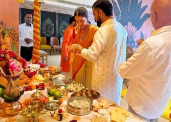 બનારસી સાડી, વાળમાં ગજરો, અનુષ્કા શર્માએ આ અંદાજમાં કરી ગણેશ ચતુર્થીના તહેવારની ઉજવણી