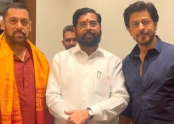 ગણપતિ બાપ્પાના આશીર્વાદ લેવા મહારાષ્ટ્રના સીએમના ઘરે પહોંચ્યા શાહરૂખ-સલમાન, ટાઈગર-જવાને એકનાથ શિંદે સાથે પોઝ આપ્યો