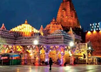 અંબાજીમાં પ્રથમવાર  મહિલાઓ અને પુરુષો સાથે ગરબે નહીં રમી  શકે