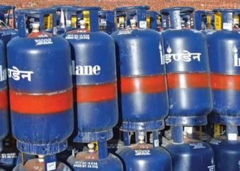તહેવારો પૂર્વે જ મોંઘવારીનો માર: કોમર્શિયલ LPG સિલિન્ડરની કિંમતોમાં રૂ. 62.50 નો વધારો
